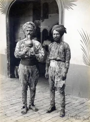 Gjøglere fra Asia. (Utøvere fra Mysterious Asia -delen av gjedda på verdensutstillingen 1904)