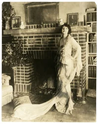 Mary Young, ca. 1905-40 (foto av gelatinsølv)