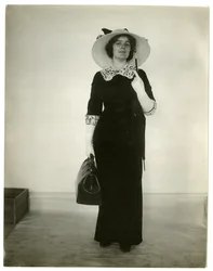 Riktig måte å bære veske og paraply på, ca. 1905-18