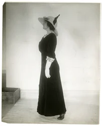 Riktig måte å stå når man går, ca. 1905-18 (foto av gelatinsølv)