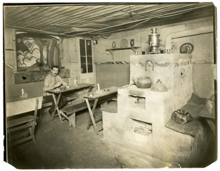 The Isba Tea Room på 4th St Sachia - nå en kjent fotograf i Europa Russian Tea Room, Greenwich Village, New York, USA, ca. 1905-40 (foto av gelatinsølv)