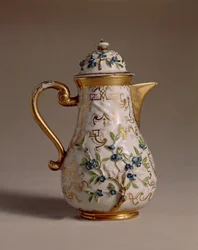 Kaffekanne, dekorert med påsatt relieff, Meissen, ca. 1710 porselen