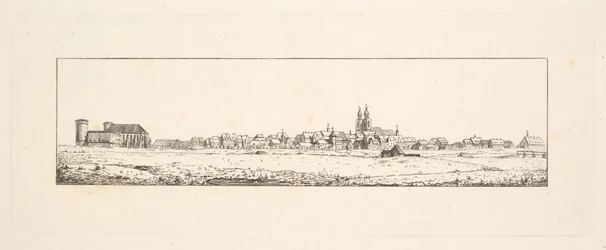 Utsikt over en gammel by med en kirke og høye gavlhus.nd