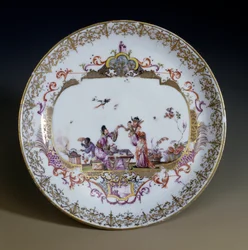 Tysk kunst: Meissen Porselen. Chinoiserie som representerer asiatiske karakterer som drikker teen. Tallerken dekorert av Johann Gregor Hoeroldt (eller Herold 1696-1775), ca. 1730. Paris, dekorativ kunst