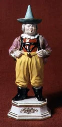 Figur av en hoffnarr, etter en gravering av Boetius, Meissen, midten av 1700-tallet