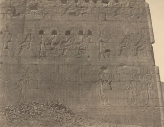 Edfu – skulpturer og inskripsjoner på orientalsk ansikt, 1854 (foto)