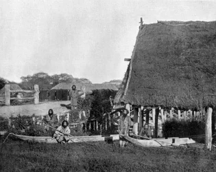 Naturaler på Jesso Island i Japan her av aboriginerne foto av John Lawson Stoddard (1850 1931) Reisende og konferansedeltaker Utdanningspublikasjon for -Chicago (s/hvitt-bilde)