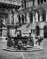 Court of the Ducal Palace i Venezia Italia ca. 1890 foto av John Lawson Stoddard (1850 1931) Reisende og konferansedeltaker Pedagogisk publikasjon for -Chicago (s/hvitt foto)