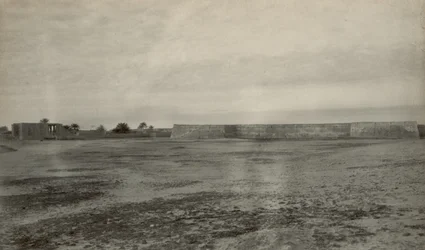 Fortet, antagelig Fort Mosselstein fra VOC ved Band-e Charak nær Bandar-e Lengeh i Iran
