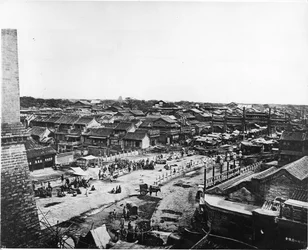 Utsikt over Central Street i det kinesiske kvarteret i Peking, ca. 1870