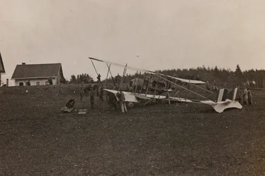Album "Min verdenskrig - minner fra den sørvestlige fronten i Kärnten, Italia, Trentino-Alto Adige) 31/03/1915-12/11/ 1918 - Josef Zohles Vienna ": Østerrikske soldater med en mi