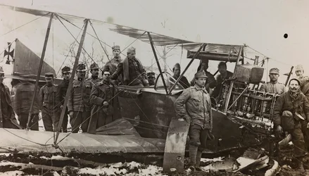 Album "Min verdenskrig - minner fra den sørvestlige fronten i Kärnten, Italia, Trentino-Alto Adige) 31/03/1915-12/11/ 1918 - Josef Zohles Vienna ": Østerrikske soldater med en mi