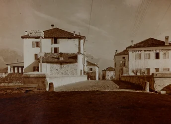 Album "Min verdenskrig - minner fra den sørvestlige fronten i Kärnten, Italia, Trentino-Alto Adige) 31/03/1915-12/11/ 1918 - Josef Zohles Vienna ": utsikt over Chiusaforte (s/hv ph)