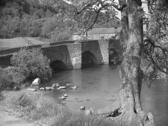 Elv og bro ved Newby Bridge