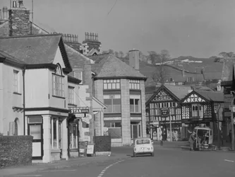 Utsikt over gaten i Windermere med Mini i veien