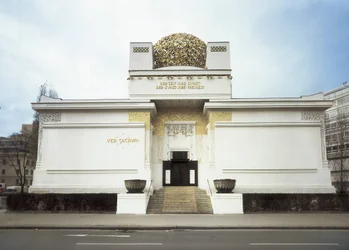OLBRICH, Joseph Maria (1867-1908). Wiener-secesjonens bygning. 1898. ØSTERRIKE. Wien. Fasade. Wiener-secesjonen. Arkitektur.