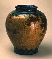 Vase, ca. 1880 (lertøy med polykromt maleri)