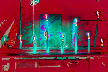 Alle unntatt én, fra serien Votive Candles, 2015 (fotografi)