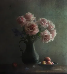 Stemningsfulle rosa roser og ferskenfarger