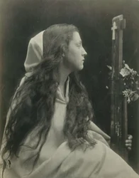 «Dame med et krusifiks» Mary Ann Hillier