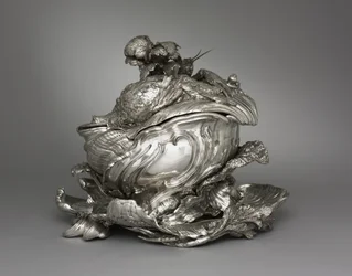 Platter, Tureen og Tureen Lid, laget av Henry Adnet