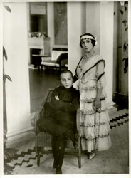 Mathilde Kschessinska 1872-1971 med sønnen Vladimir, 1916.