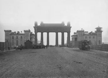 Moskvas triumfport i St. Petersburg, 1890-tallet