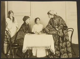 Kvinneskolen i St. Petersburg, skuespill av Gogol quot;Ekteskapetquot;