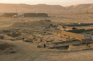 Abydos, oversikt over den seremonielle innhegningen til farao Aha under 1. dynasti, ca. 2950 f.Kr.,…, 2005 (bilde)
