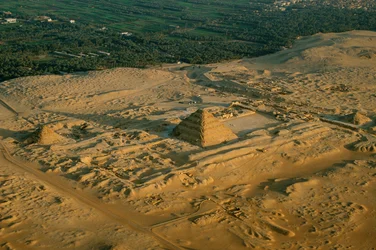 Egypt; Arkeologi; Gamle riket; Saqqara; Djoser-pyramiden, trappepyramiden, 3. dynasti