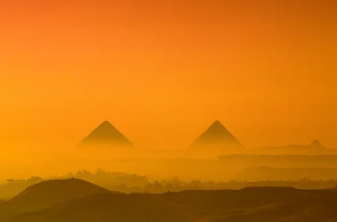 Egypt; Det gamle riket; Giza-platået; Pyramidene i Giza; Khufu; Khafre; Menkaure