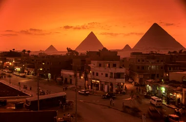 Egypts gamle kongerike; naturskjønn by med pyramider; Giza-platået; Giza; Egypt