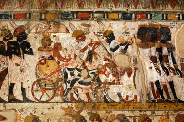 Gullringer som tilbys fra Nubia av nubiere, Huys grav, visekongen av Kush under Tut…, 2007 (bilde)