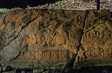 Guatemala; Maya; Aguateca, steinmonument Tan Te#39;,K#39;inich, 2006 (bilde)