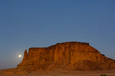 Månenedgang og soloppgang, Taharka-tempelet, Ram-porten, Gebel Barkal, tempelkomplekset, Farao…, 2007 (bilde)