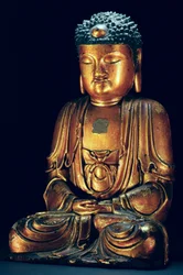 En figur av den sittende Buddha (gulllakk)