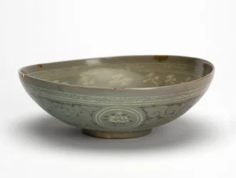 Skål med kraner og skyer, ca. 1150-1200 (celadonglasert steintøy)