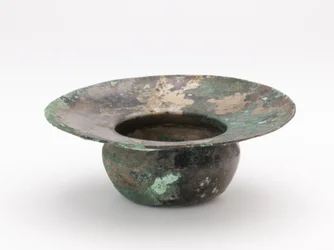 Leys krukke eller spyttetong, 1100-1200-tallet