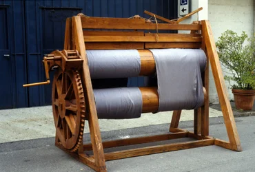 Ullvevstol. Modell etter tegning av Leonardo da Vinci. Museum for vitenskap og teknologi, Milano.