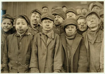 Breaker-gutter (som sorterer kull for hånd) ved Hughestown Borough Coal Co. Pittston, Pennsylvania, 1911