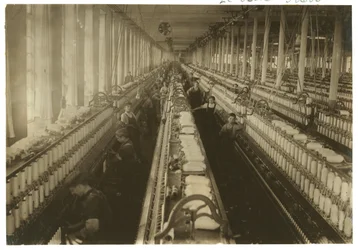 Barn som jobber i spinningrommet ved Cornell Mill, Fall River, Massachusetts, 1912