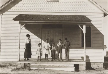 Fem elever til stede ved skole nr. 6, distrikt 3, Fort Michigan, Colorado, 1915