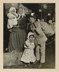 Italiensk familie på jakt etter tapt bagasje, Ellis Island