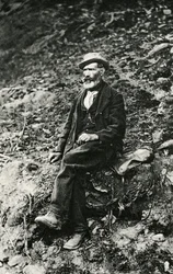 Jean-Antoine Carrel (1829-1890 Valtournenche), fjellklatrer i Aostadalen, som tok første oppstigning til toppen av Matterhorn fra italiensk side, 16. august