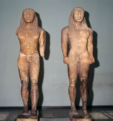 Marmorstatuer som viser brødrene Kleobis og Biton, gresk sivilisasjon, 600-tallet f.Kr.