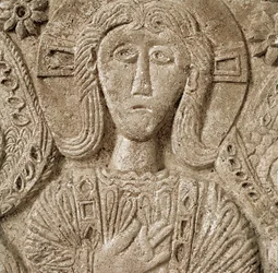 Arkeologi i middelalderen (middelalderen). Barbarkunst fra Lombardia: detalj av Kristus, lavt relieff av alteret til hertug Rachis. Skulptur, Lombard kunst, 737-744. Cividale del Friuli, Chretien-museet, katedralens skatt