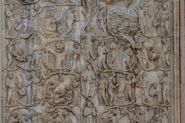 Jesse-tre og messianske profetier, Stories of Genesis, basrelieffer av Lorenzo Maitani (før 1275-1330), andre søyle, fasade til Orvieto-katedralen, Umbria, Italia