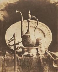 [Stilleben med vase og sverd]