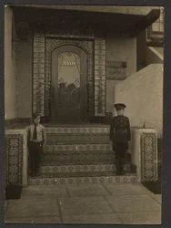 [Florences gutter foran Fleckensteins studio i Long Beach]