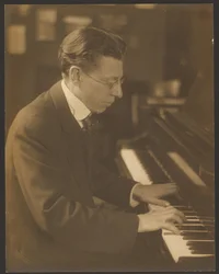 Homer Grunn ved pianoet